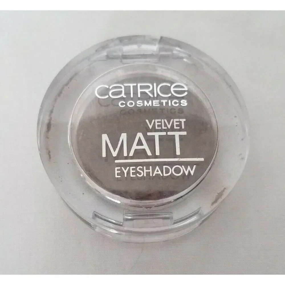 #030 Jump Up And Brown Eyeshadow Catrice Cosmetics Velvet Matt